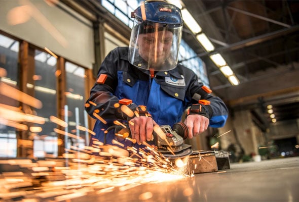 Welder wearing Xsens Awinda