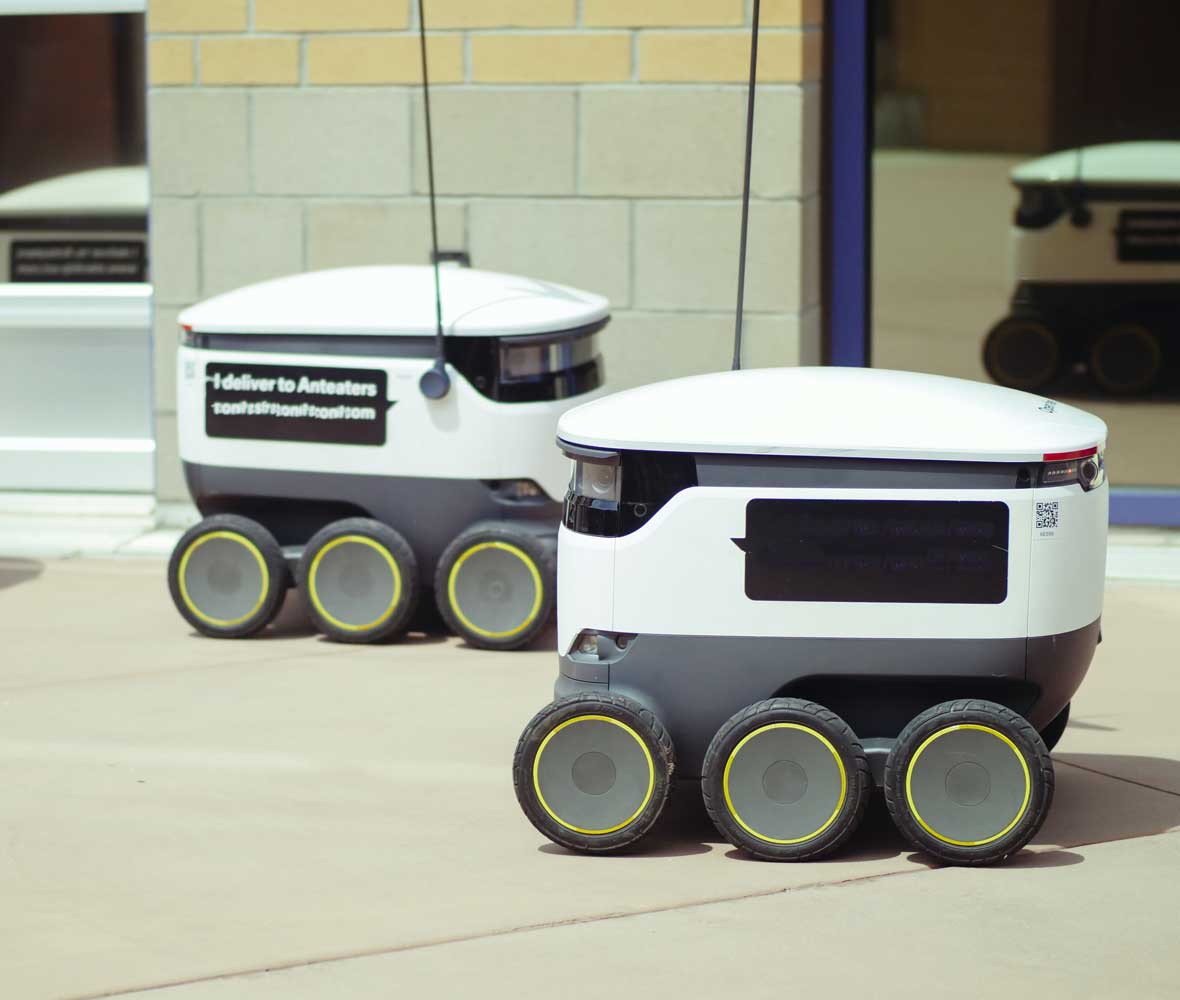 delivery_robot_pexels-kindel-media-8566561